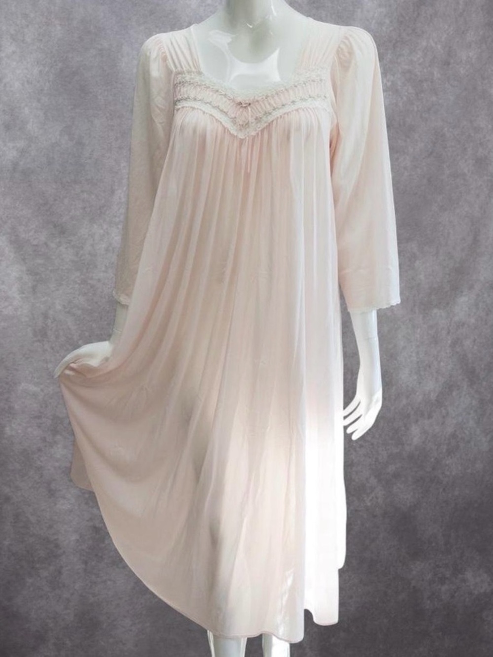 Sold - Vintage 90s blush pink romantic nightgown, Miss Elaine Classics